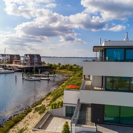 Ocean Lodge: Meerblick, Garten, Terrasse, Balkon, Kaminofen